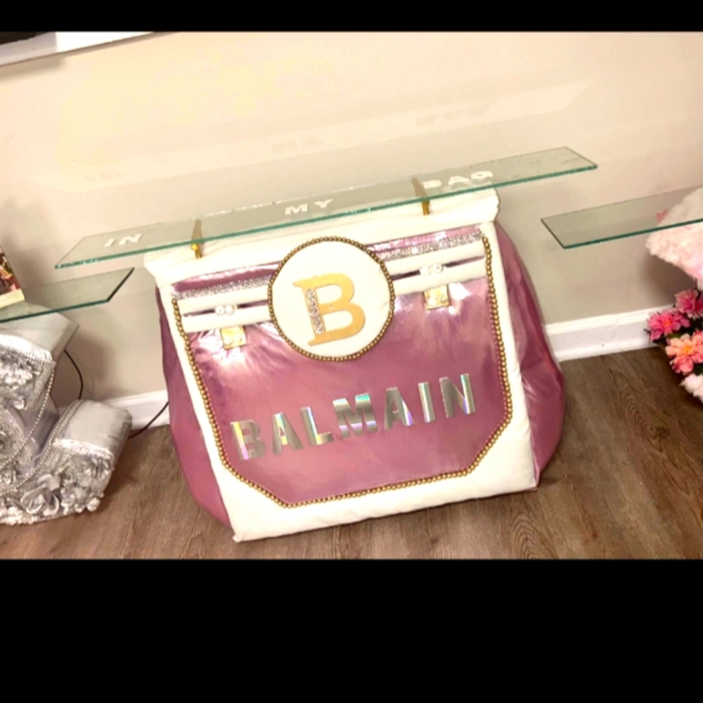 Purse Table